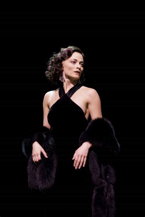 Lara Pulver on Sherlock naked scene: It has made me think。